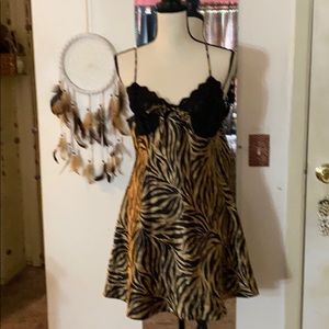 🌻🌻Kathy Ireland taupe/black zebra print lingerie
